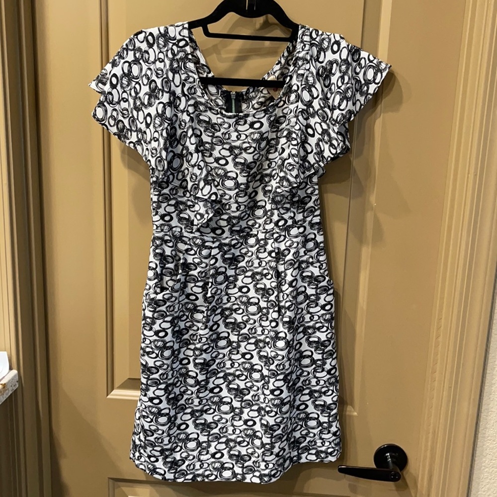 Fashionable 5th Culture mini dress in black and white. Great for the office!